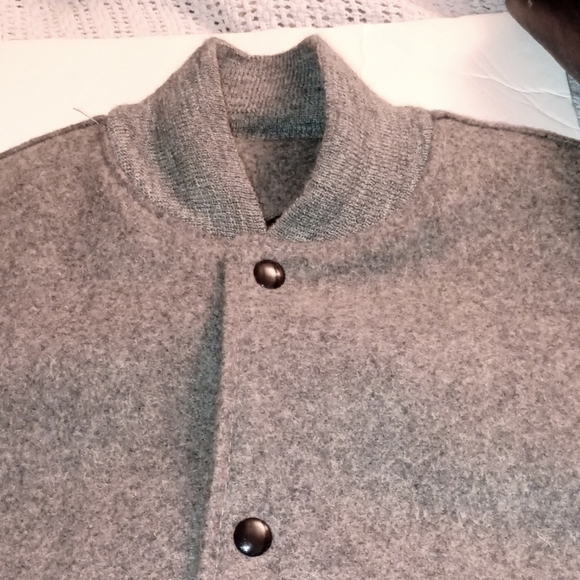 DeLong Varsity Men's Grey Wool Blend and Faux Leather Jacket - Picture 9 of 11